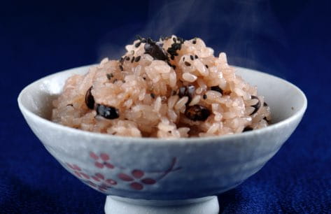 お赤飯に使うのは新潟県北の笹川流れの塩